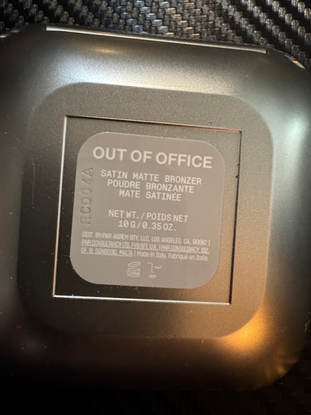 r.e.m. beauty Hypernova Matte Satin Bronzing Powder - Out of Office (Warm Brown) - Picture 4 of 4